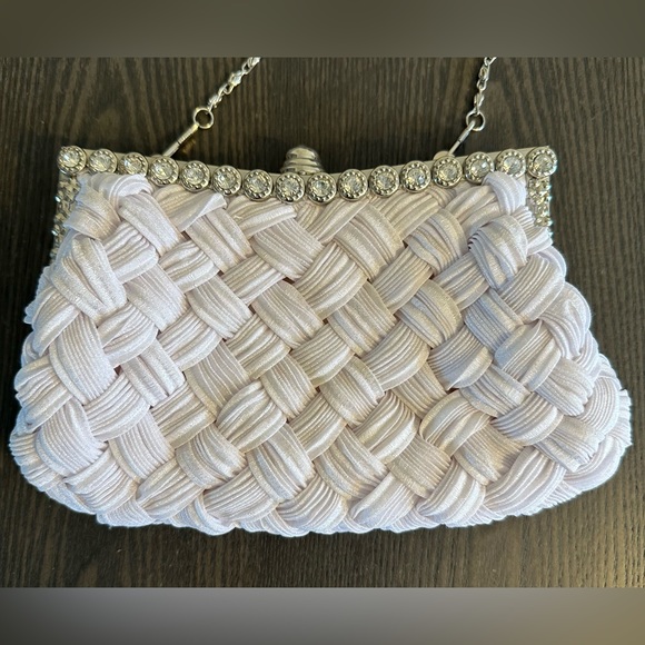 White clutch - Picture 1 of 4